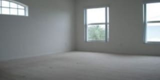 WALK TO BEACH, 3 BEDROOM 2 CAR GARAGE HOME!!! CLOSE TO EVERYTHING! Gallery 3