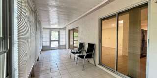 Annual unfurnished nicely renovated 2/2 villa near the Ringling Museum Gallery 21
