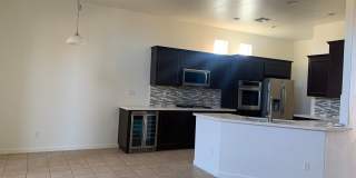Beautiful 4 Bedroom and 2 Bath Home with Bonus Office Area Gallery 6