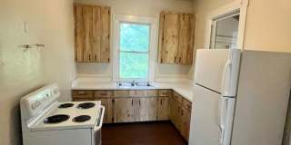 NICE 3BR/1BA Lakeland Home w/Large Covered Porch. NO APPLICATION FEE! Gallery 6