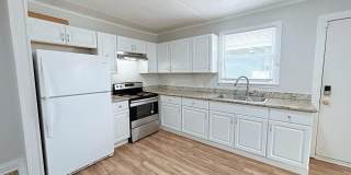 2 Bed, 2 Bath Mid City Home with Spacious Backyard 2 Bed, 2 Bath Mid City Home with Spacious Backyard Gallery 1