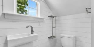 Gorgeous 3/2 Located 1 Block From Downtown Greenville! Gallery 17