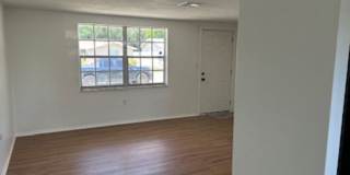 Well maintained 2/1 in a quiet neighborhood Gallery 14