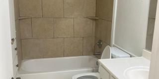 Great 2 Bedroom Condo ! Gallery 28