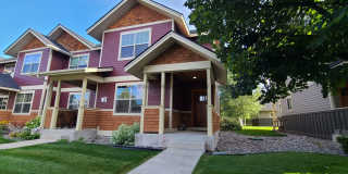 Stunning 3 Bed 2.5 Bath Newly Remodeled Townhome Gallery 1