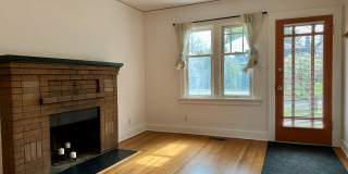 Charming 4-Bedroom Home in Phinney Ridge.  Pets welcome! Gallery 4