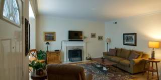 Beautiful 2BR/1.5BA home in a prime location within walking distance to West End and Vanderbilt University. Gallery 5