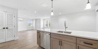 180 Deer Park Avenue Gallery 8