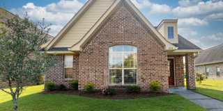 OCEAN SPRINGS SCHOOL DISTRICT - SPACIOUS HOME LOCATED MINUTES FROM WALMART, I-10 Gallery 1