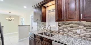 BEAUTIFUL ANNUAL RENTAL HOME - Convenient Location! Gallery 22