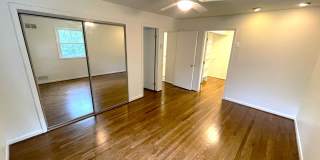 Beautiful 5 bedroom/2.5 bath with large yard Gallery 16