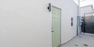 Detached 1 Bed 1 Bath Cottage Gallery 7