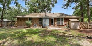Adorable 3/2 on large corner lot Gallery 28