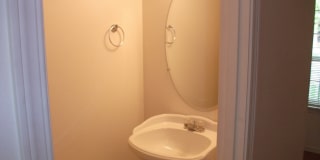 Large Beautiful 4 Bedroom Home w/ Loft & Upstairs Laundry Room! Gallery 7