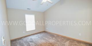 2-Bedroom, 2.5-Bath Urbandale Townhome with 2-Car Garage & Deck Gallery 17