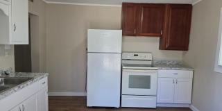 SPACIOUS, BRIGHT 2 BEDROOM - LARGE YARD Gallery 14