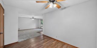 Charming 3BR Townhome in Lincoln Gallery 6
