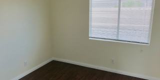 GREAT HOME CENTRALLY LOCATED WEST OF STRIP- NO HOA Gallery 10