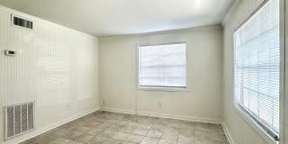 1/2 Block to the Beach & Main Beach Park! 1/2 Block to the Beach & Main Beach Park! Gallery 10