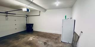 {1423} Updated Townhome + Two Car Garage + Fenced Yard + Lawncare Included Gallery 15