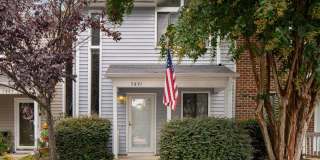 Gorgeous 2 Bedroom, 2.5 Bath Townhome in N Raleigh, Lot of updates!  Pet Friendly! Gallery 1