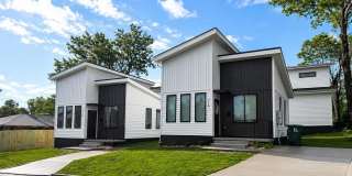 718 W Short 32nd Street Gallery 1