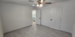 511 N Iroquois  Ave Gallery 27