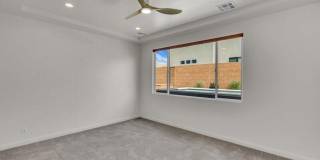 4 Bed, 3 car garage, private pool for rent! Gallery 21