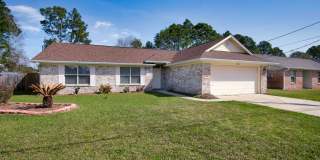 Beautiful 3 Bedroom Home in East Navarre – Just 8 Miles to Hurlburt Field! Gallery 1