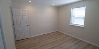 Spacious 3 bedroom duplex with 2.5 baths. Gallery 33