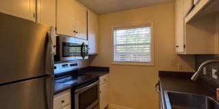 Foxchase Subdivision! END UNIT CLOSE TO COMMUNITY POOL Gallery 4