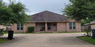 College Station. - 3 bedroom/3 bath Duplex, fenced in back yard, ready for an August 2026 move in. Gallery 19