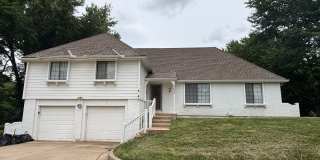 5 BR/2.5BA | Sprawling Single Family Home | 2-Car Garage | Huge backyard! Gallery 1