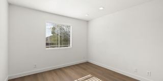 1811 S 39th Street Gallery 16