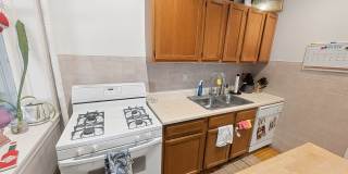 Very Spacious 2 BR/1 BA in Wrigleyville Gallery 21