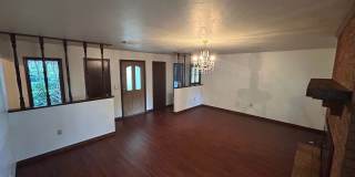 Spacious 3-Bedroom Home with Fenced Yard & Screened Porch in SE Ocala Gallery 5