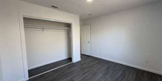 Large Living Area, rear yard has RV Access! Gallery 17