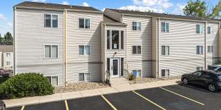 Pointe West Apartments Gallery 11