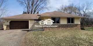 Available October 1st | Stunning 4BR Eden Prairie Home with Fresh Updates, Huge Parking & Prime Location Gallery 1