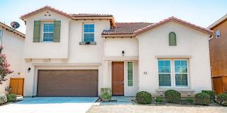 Beautiful 4 bed / 2.5 bath Gallery 1