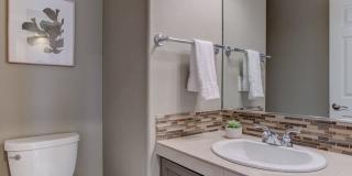 Sought after Remington 4bed 2.5bath with Lots of Yard Space! Gallery 11
