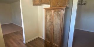Spacious home in Northeast Hanford, central air, quiet cul-de-sac lot! Gallery 3