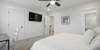 127 East 8th Avenue Gallery 15