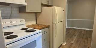 Charming 3-Bedroom Home in Fairview Park Gallery 11