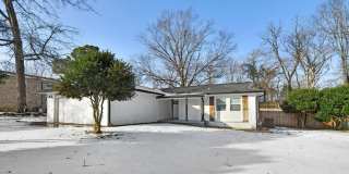 Pet Friendly Three Bedroom! Gallery 1