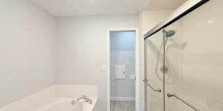 Spacious 3-Bedroom Home - Acre Lot Gallery 9