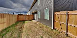 Luxury 3 Bedroom 2.5 Bathroom Duplex in Piedmont Schools with a 2 car garage (Neighborhood Park) Gallery 19