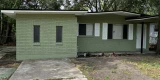 **4/2 BR Single Family home : Available Now Gallery 3