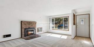Gladstone 3BD/2BA Home with Large Yard, Shop, & 2 Car Garage Gallery 10