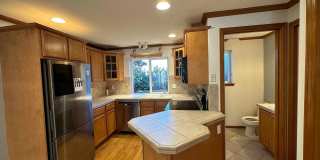 Appealing 2 bed / 1.5 bath townhouse in Greenwood/N Seattle with new flooring Gallery 4